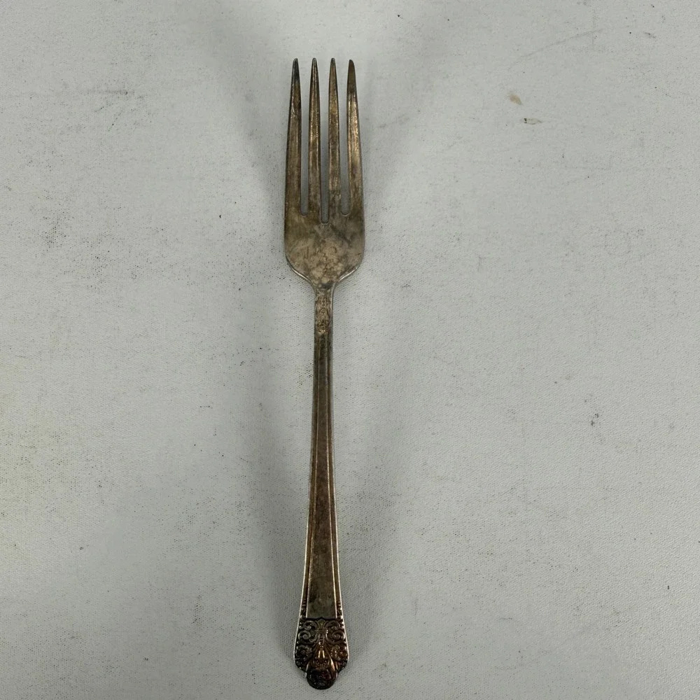 Rogers Deluxe Plate PRECIOUS Silverplate Flatware 7 5/8